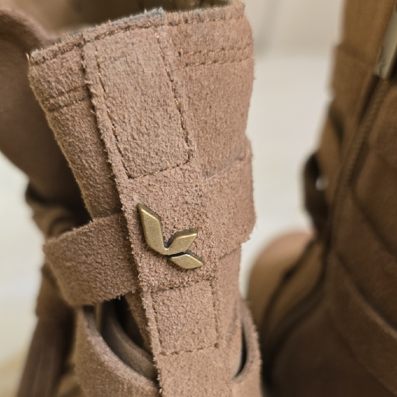 Koolaburra Tan Suede Ankle Boots with Tassel - Picture 6 of 14